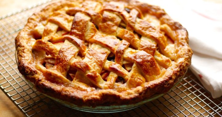 Cougar Bites: Apple pie vs pumpkin pie