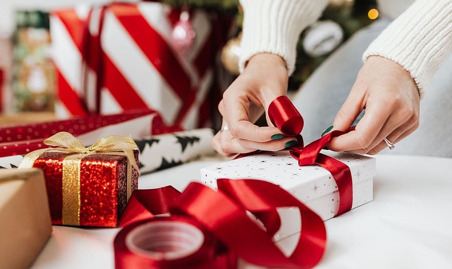 Opinion: Gift wrapping sucks